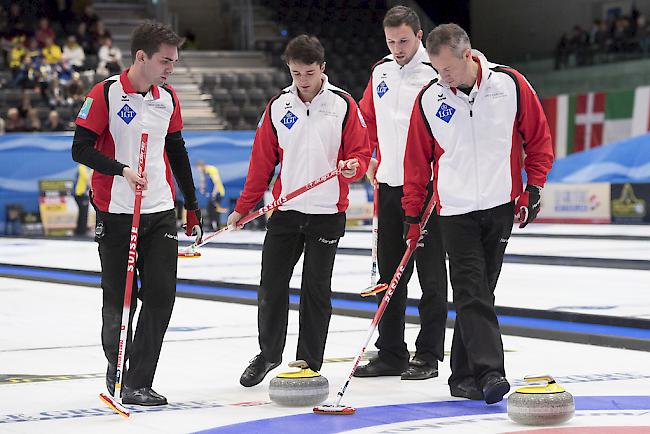 Die Schweizer Curler können gegen Medaillenanwärter Norwegen punkten.