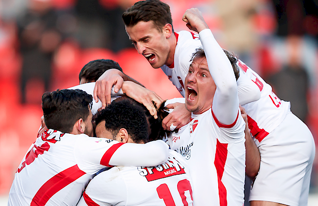 Jubel: Der FC Sitten feiert gegen Lausanne einen 3:1-Heimsieg.