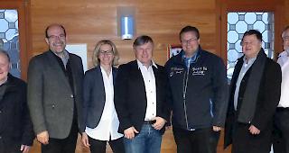 Verwaltungsrat und Gesch&auml;ftsf&uuml;hrung der VED v.l.n.r.: Samuel Wyer, Fridolin Imboden, Michel Schwery (Vizepr&auml;sident), Stefanie Zimmermann, Rolet Gruber (Pr&auml;sident), Aldo Karlen, Dr. Philipp Teysseire, Bruno Hostettler, Alain Bregy