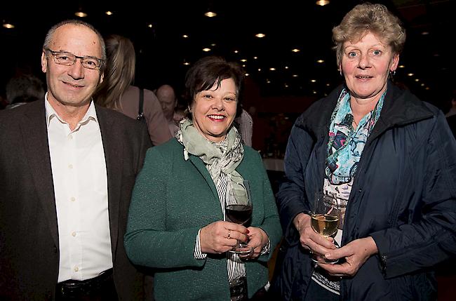 Xaver (63) und Rosmarie Furrer (58) aus Staldenried, Marianne Truffer (58) aus Eisten.