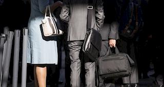 K&uuml;nftig sollen Firmen mit 100 Angestellten und mehr pr&uuml;fen m&uuml;ssen, ob sie Frauen und M&auml;nnern den gleichen Lohn bezahlen.