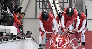 Der Schweizer Viererbob mit dem Oberwalliser Anschieber Michael Kuonen (hinten), der schwache erste Lauf war nicht mehr zu kompensieren.