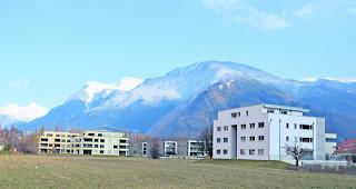 Rege Bauaktivit&auml;t. Nach wie vor schiessen im Oberwalliser Talgrund Mehrfamilienh&auml;user aus dem Boden. Der Preisdruck steigt. 
