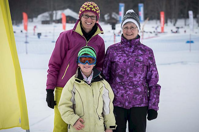 Linus (7) und Sabine Schyter (37), Gluringen, Paula Carlen (67), Gluringen