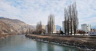 Ein Fass ohne Boden. Die R3 soll nun pl&ouml;tzlich 3,4 Milliarden Franken kosten. Politiker ziehen die Notbremse.