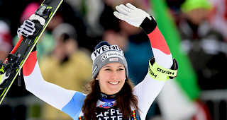 Wendy Holdener feiert ihren 3. Platz.