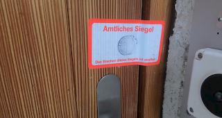 In einem Einfamilienhaus Brig ist eine tote Frau gefunden worden.