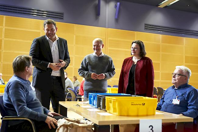 Die SPD-Mitglieder haben sich in einem Mitgliedervotum für eine Koalition mit den Unionsparteien ausgesprochen.