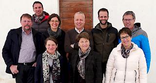 Die Verantwortlichen. Der Vorstand und die Gesch&auml;ftsleitung des Landschaftsparks Binntal (v.l.): Reinhard Ritz, Armin Zeiter, Dominique Weissen Abgottspon, Adeline Zumstein, Francesco Walter, Viola Amherd, Sven Wirthner, Jaqueline Imhof und Moritz Schwery.