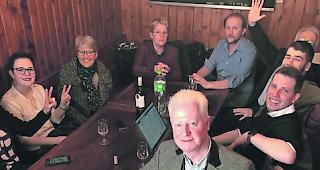 In Siegerlaune. Mitglieder des Initiativkomitees feierten den klaren Erfolg. Die grossen Herausforderungen kommen allerdings erst noch. 