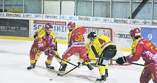 Marwan El Assaoui (links) und Christopher Depraz und der HC Siders verloren das zweite Finalspiel im Jura.