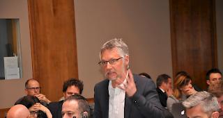 Linker Ausreisser. Der ehemalige Spitzenleichtathlet Tarcis Ancay sprach sich f&uuml;r die Spiele im Wallis aus.