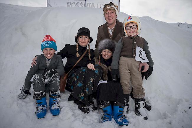 Aysea Guntern, 9, Manuela Bittel, 30, Janina Guntern, 7,  David Guntern, 40,  Joan Guntern, 4, alle vier aus Ried-Brig.