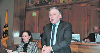 Unter Beschuss geraten. Staatsrat Jacques Melly muss sich den unbequemen Fragen der Gesch&auml;ftspr&uuml;fungskommission stellen.   