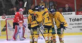 Jubelnde Langenthal-Spieler nach dem 0:3, f&uuml;r Visp und Torh&uuml;ter Lory ist die Saison vorbei.