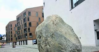 &laquo;Rottubotsch&raquo;. Auf diesen Namen wird heute dieser Findling getauft.  