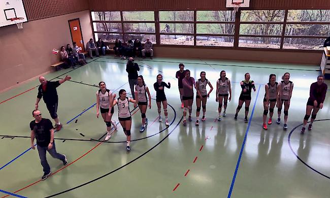 Glatter Dreisatzsieg in Bösingen: Die 1.-Liga-Volleyballerinnen feiern den Auswärtssieg gegen VBC Kerzers.