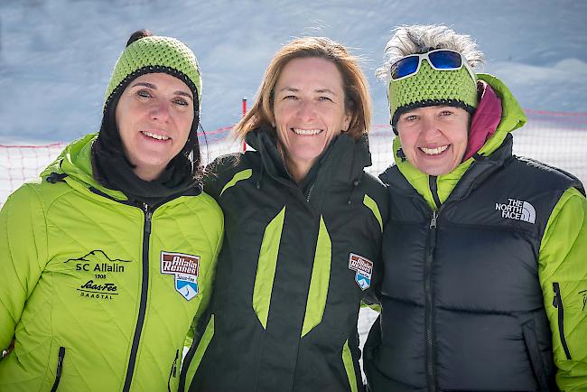 Chantal Anthamatten (54), Fabiola Zurbriggen (52), Esthi Kummer-Schwarzl (53) aus Saas-Fee.