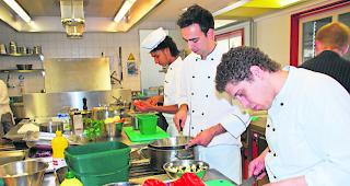 Personalprobleme. Gem&auml;ss Unia wandern ausl&auml;ndische Mitarbeiter vermehrt wieder ins Ausland ab. 