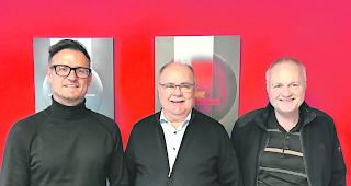 Partnerschaft. G&uuml;nter Seewer, CEO Valaiscom AG, Niklaus Furger, Gemeindepr&auml;sident Visp, Andreas Wyden, Verwaltungsratspr&auml;sident Valaiscom AG (von links). 