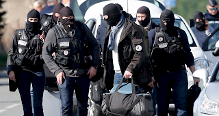 Die Terrormiliz Islamischer Staat hat die Geiselnahme in Frankreich f&uuml;r sich reklamiert. Der Angreifer sei ein &laquo;Soldat des Islamischen Staates&raquo;, meldete das IS-Sprachrohr Amak am Freitag.