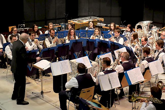 Das 30-köpfige Ensemble unter der Leitung des Dirigenten Josef Rotzer.
