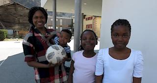 Seit Jahren in Turtmann. Das Asylgesuch der Familie Samuel Luamba wurde aber abgelehnt.