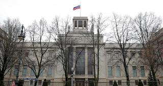 Das Russische Konsulat in Berlin. Die Schweiz will weitere Ermittlungen abwarten.