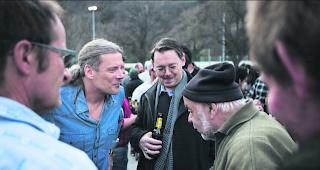 Monatlich Kontakt. Freysinger (links) und Ruppen am Visper Widdermarkt vor einem Jahr. 