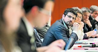 &laquo;Nur&raquo; noch Pr&auml;sident. Yannick Buttet am Montagabend vor den Mitgliedern des Gemeinde- und Generalrats von Collombey-Muraz. 