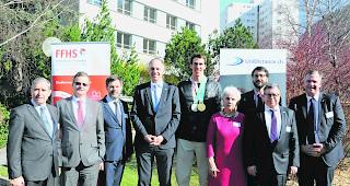 Zu Gast. Staatsrat Christophe Darbellay auf Stippvisite in Brig. Anwesende von links: Pr&auml;sident der FernUni Schweiz und Vizepr&auml;sident der FFHS Wilhelm Schnyder, Dienstchef Stefan Bumann, St&eacute;phane Pannatier, Verwaltungsdirektor der FernUni Schweiz, Staatsrat Christophe Darbellay, Olympiasieger und FernUni-Student Ramon Zenh&auml;usern, Maria-Pia Tschopp, Stiftungsr&auml;tin FernUni Schweiz, Dr. Damien Carron, akademischer Direktor FernUni Schweiz, und die beiden Rektoren Michael Zurwerra, FFHS, und Prof. Dr. Marc Bors, FernUni Schweiz. 