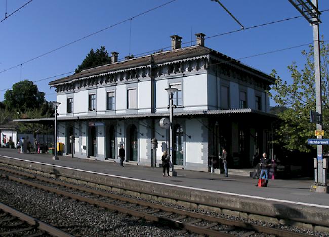 Am Bahnhof in Richterswil kam es zu einem tragischen Unfall.