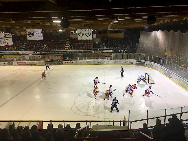 Gestern in Siders. Gewalttätige Ausschreitungen in der Nähe der Grabenhalle.