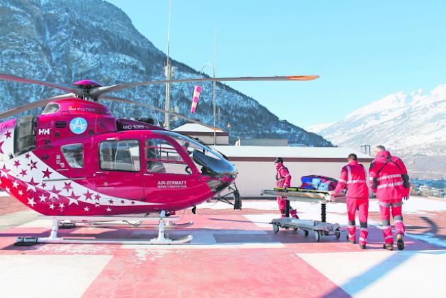 Strenge Zeit. Während der Osterfeiertage hatte es die Air Zermatt vor allem mit typischen Pistenunfällen zu tun.