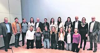 Sympathischer Empfang. Visper Gemeinderat und die NLB-Aufsteigerinnen des VBC Visp. 