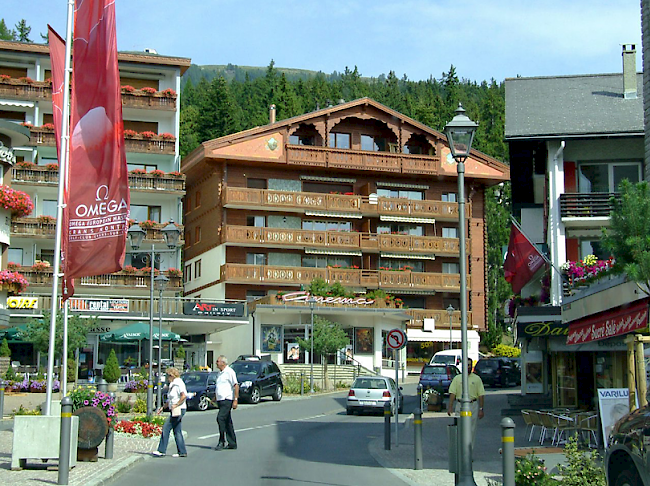 Verdienstausfälle. Die Bergbahnen von Crans-Montana stellten in dieser Woche ihren Betrieb vorübergehend ein. Nun verlangt der örtliche Gewerbeverband Schadenersatz. Die Schadensumme wird ermittelt.