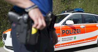 Nach einer Messerattacke in einem Restaurant in Rapperswil-Jona leitete die Kantonspolizei eine Fahndung nach einem oder mehreren T&auml;tern ein.