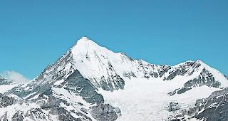 Blick auf das Weisshorn. In den Bergen fand in den letzten zwei Jahren dank schneearmer Winter eine Abk&uuml;hlung statt.  
