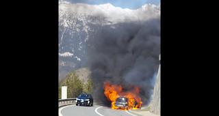 Am Samstag ist es auf der Simplonpassstrasse bei Ried-Brig zu einem Autobrand gekommen.