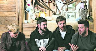 Vor dem Auftritt. S&auml;nger Steve Garrigan, Bassist Jason Boland, Gitarrist Mark Pendergast und Schlagzeuger Vinny May (von links).  