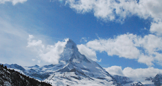 T&ouml;dlicher Sturz. Eine 79-j&auml;hrige Holl&auml;nderin zog sich am vergangenen Samstag auf einer Skipiste in Zermatt t&ouml;dliche Verletzungen zu. Um die Unfallursache zu kl&auml;ren, hat die Staatsanwaltschaft eine Untersuchung eingeleitet (Symbolbild).