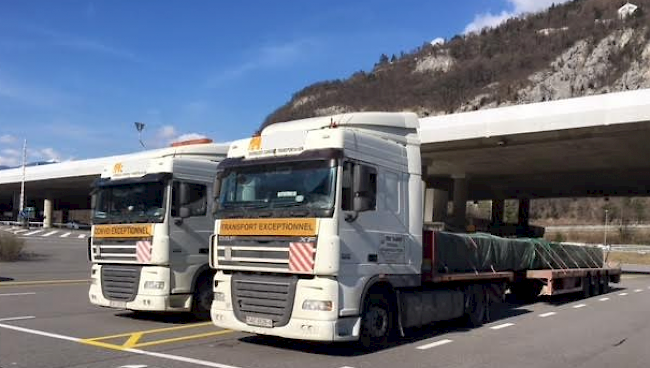 Ende März stellten Spezialisten des Schwerverkehrskompetenzzentrums in St-Maurice (SVKZ) bei fünf schweren Motorfahrzeugen verbotene Manipulationen an den Abgasentgiftungsanlagen fest.