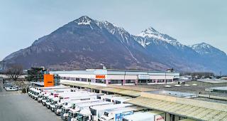 Saniert. Zum 50-j&auml;hrigen Bestehen der Migros-Verteilzentrale in Martinach wurden f&uuml;r 4,5 Mio. Franken Erneuerungsarbeiten ausgef&uuml;hrt, die vor allem die K&uuml;hl- und Tiefk&uuml;hlr&auml;ume, das Heizsystem und die Organisation der Logistikfl&uuml;sse betrafen. 