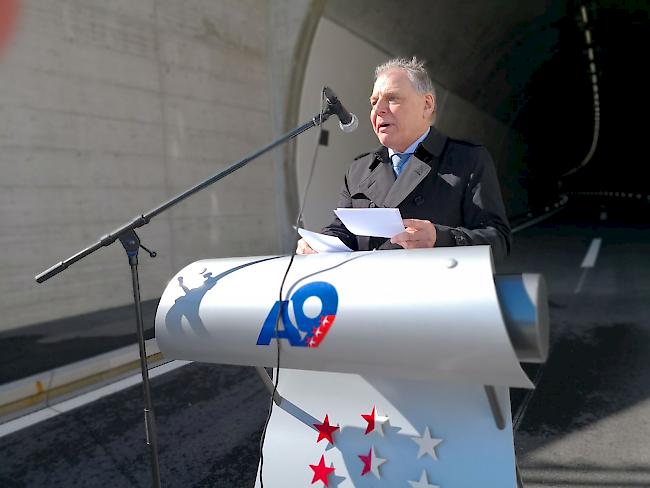 Wichtige Funktion. Staatsratspräsident Jacques Melly strich die grosse Bedeutung des Tunnels für die Wirtschaftsregion Oberwallis heraus.