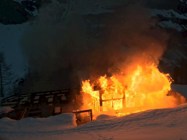 Das Restaurant Stafelalp brennt am Freitagabend lichterloh.