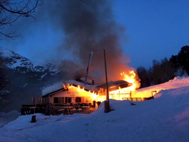 Durch den Brand am Restaurant Stafelalp ist hoher Sachschaden entstanden.