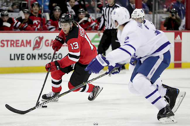 Skorerpunkt. Der Natischer Nico Hischier erzielte bei der 3:5-Niederlage gegen die favorisierten Tampa Bay Lightning sein erstes Playoff-Tor. (Archivbild)