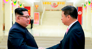 Ann&auml;herung. Kim Jong Un (l.) empfing in Nordkorea Song Tao, den Leiter der internationalen Abteilung des chinesischen Zentralkomitees.