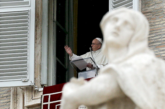 Appell. Nach den Luftanschlägen auf mehrere Ziele in Syrien forderte Papst Franziskus die politischen Verantwortungsträger in der Welt auf, sich für Gerechtigkeit und Frieden einzusetzen.