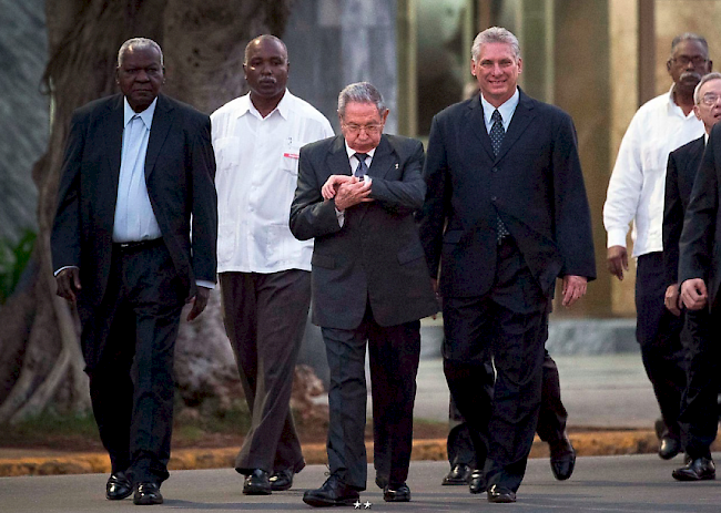 Führungswechsel. Noch im April tritt Raúl Castro (mitte) als kubanischer Präsident ab. Seinen Nachfolger bestimmt das Parlament in der Hauptstadt Havanna.
